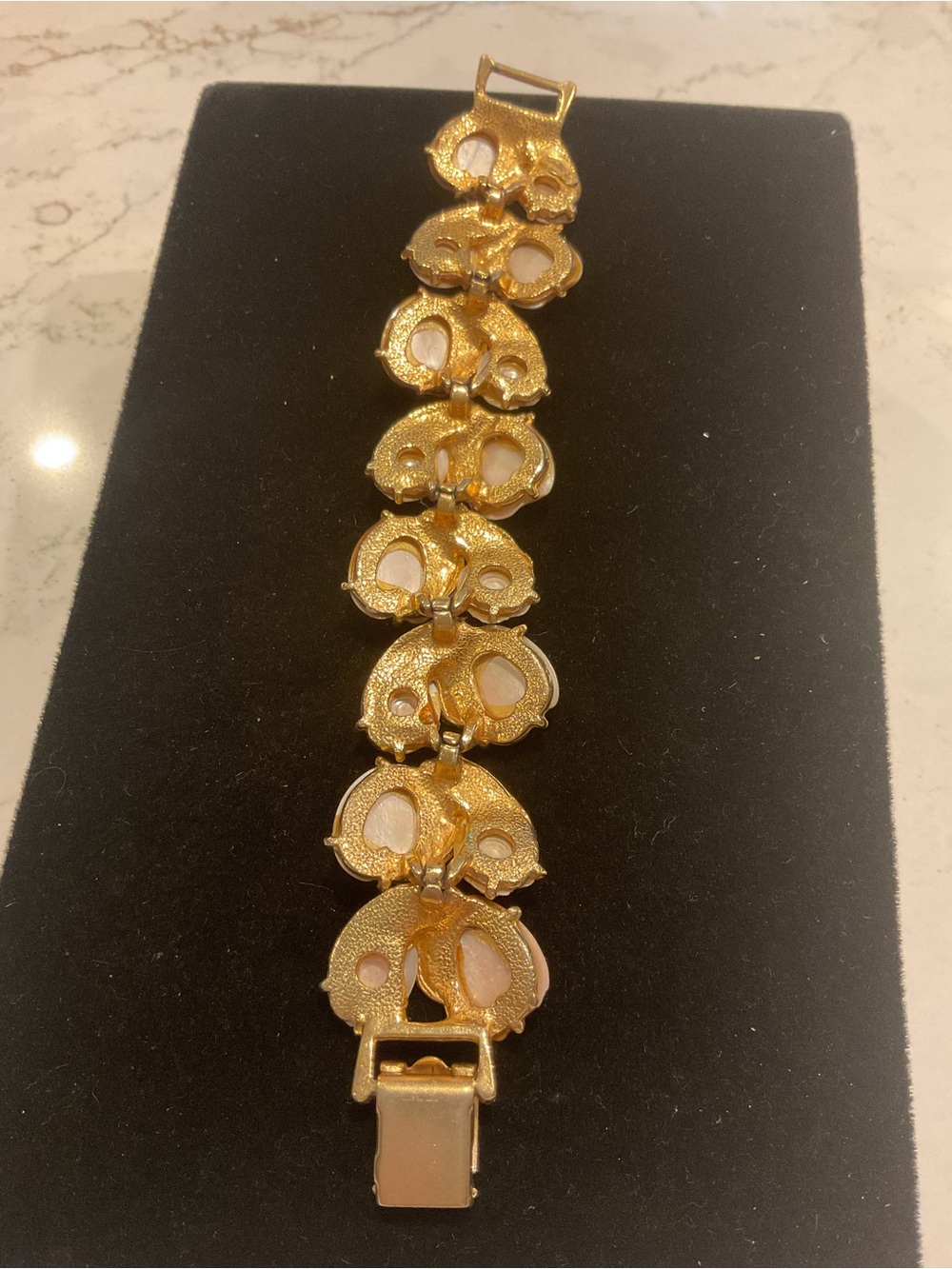 Vintage CAPRI Gold-Plated Pink Shell Link Bracelet - Picture 2 of 5